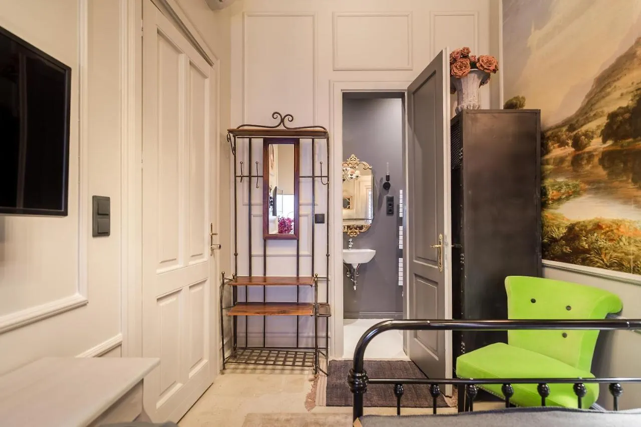 Bpr Violet Noir Apartment With A/C Budapest