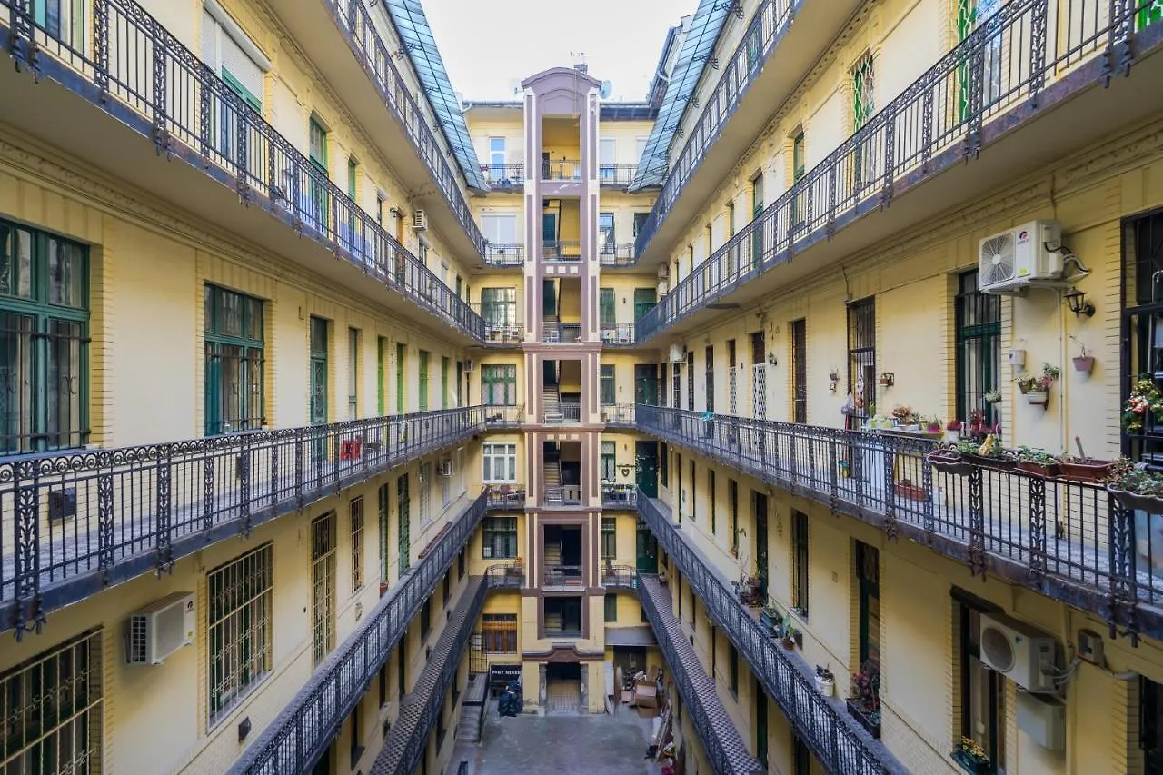 Bpr Violet Noir Apartment With A/C Budapest 0*,  Hungary